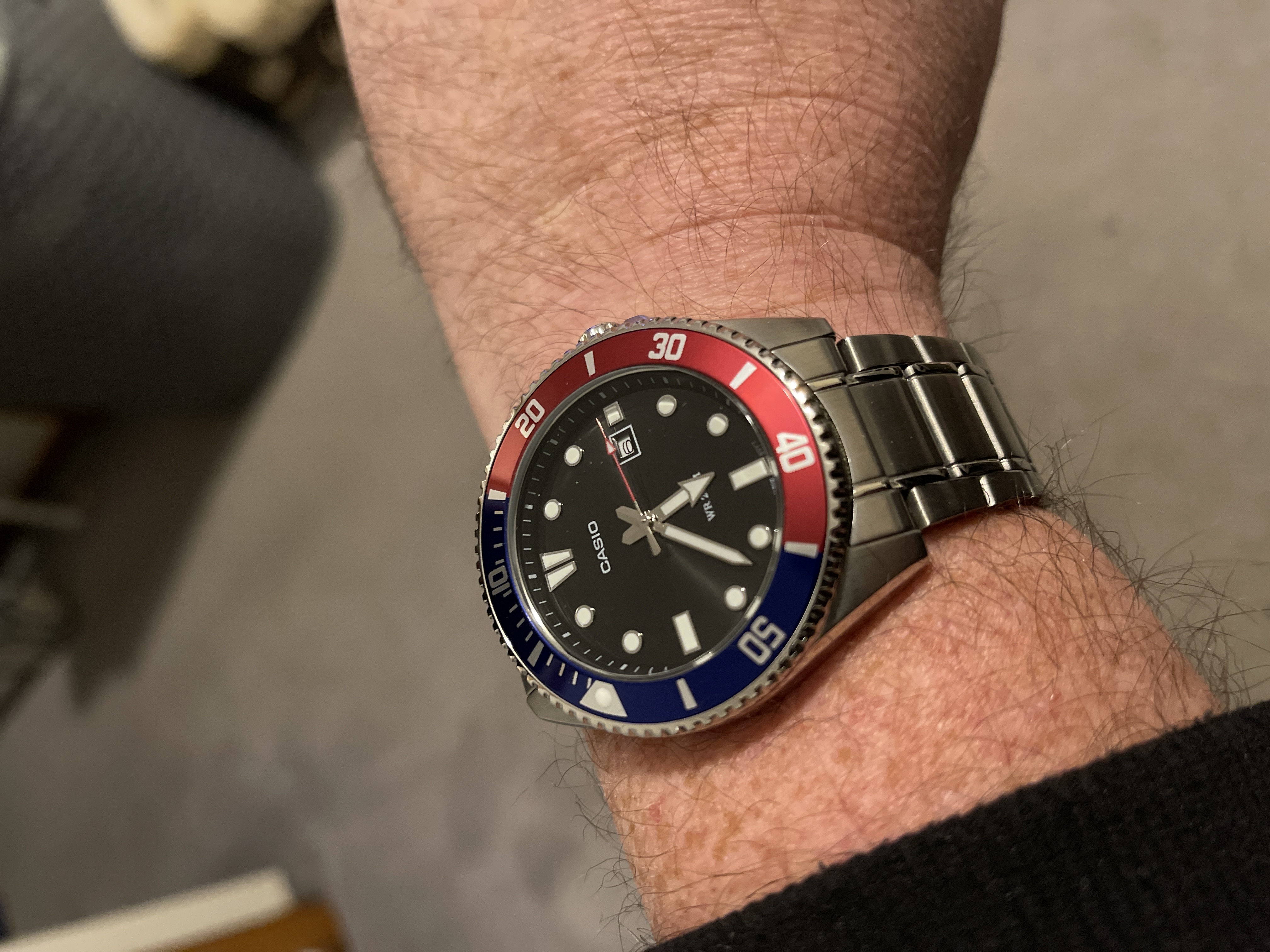 カシオ スタンダード アナログ ステンレススチール ブラック ダイヤル 